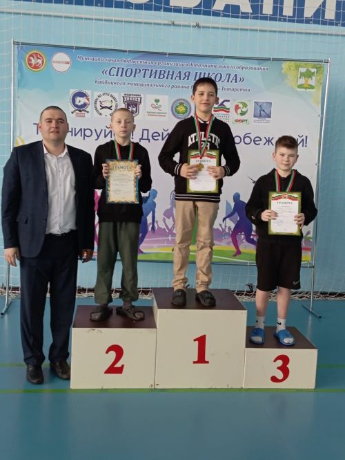 В бассейне «Салават купере» прошло лично-командное первенство по плаванию среди воспитанников спортивных школ, посвященное Году защитника Отечества