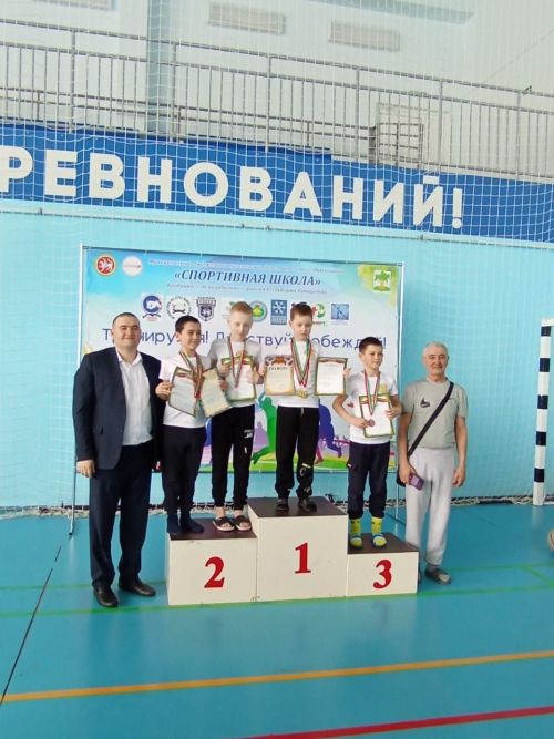 В бассейне «Салават купере» прошло лично-командное первенство по плаванию среди воспитанников спортивных школ, посвященное Году защитника Отечества