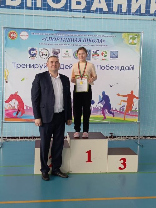 В бассейне «Салават купере» прошло лично-командное первенство по плаванию среди воспитанников спортивных школ, посвященное Году защитника Отечества