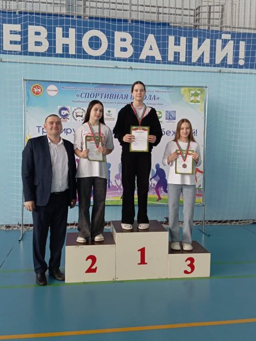 В бассейне «Салават купере» прошло лично-командное первенство по плаванию среди воспитанников спортивных школ, посвященное Году защитника Отечества