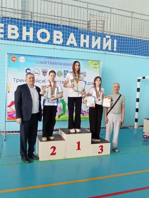 В бассейне «Салават купере» прошло лично-командное первенство по плаванию среди воспитанников спортивных школ, посвященное Году защитника Отечества