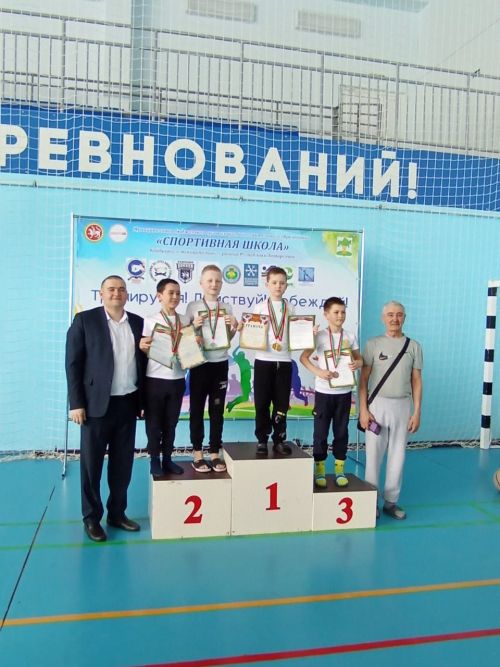 В бассейне «Салават купере» прошло лично-командное первенство по плаванию среди воспитанников спортивных школ, посвященное Году защитника Отечества