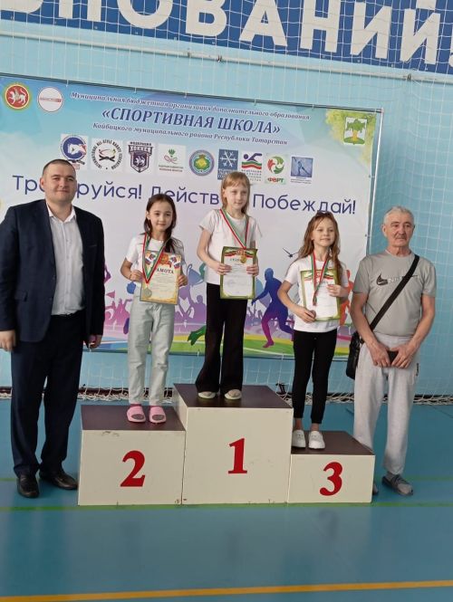 В бассейне «Салават купере» прошло лично-командное первенство по плаванию среди воспитанников спортивных школ, посвященное Году защитника Отечества