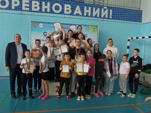 В бассейне «Салават купере» прошло лично-командное первенство по плаванию среди воспитанников спортивных школ, посвященное Году защитника Отечества