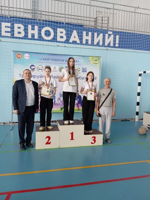 В бассейне «Салават купере» прошло лично-командное первенство по плаванию среди воспитанников спортивных школ, посвященное Году защитника Отечества