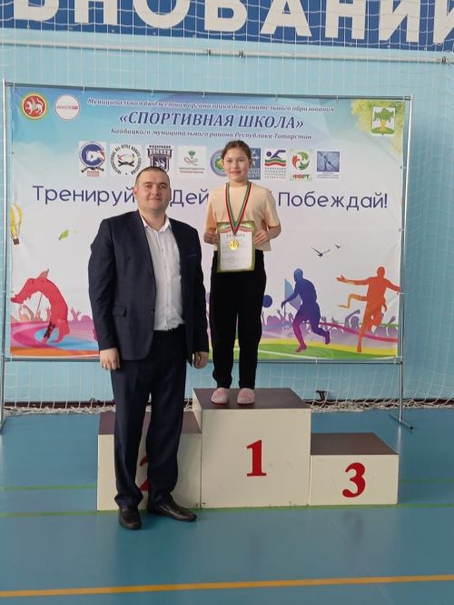 В бассейне «Салават купере» прошло лично-командное первенство по плаванию среди воспитанников спортивных школ, посвященное Году защитника Отечества