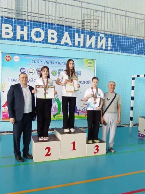 В бассейне «Салават купере» прошло лично-командное первенство по плаванию среди воспитанников спортивных школ, посвященное Году защитника Отечества