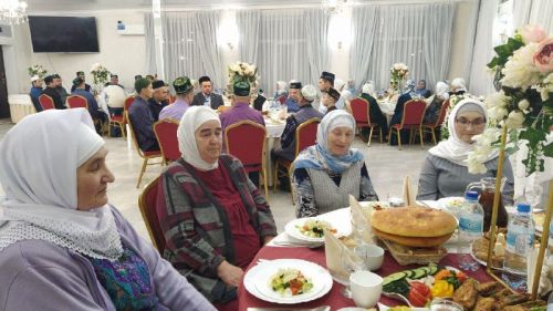 Семья предпринимателей Мутыгуллиных из Больших Кайбиц провела благотворительный ифтар