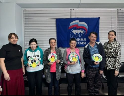 В преддверии Пасхи получатели соцуслуг под руководством специалистов ГАУСО КЦСОН «Омет» в Кайбицком районе сделали пасхальный веночек