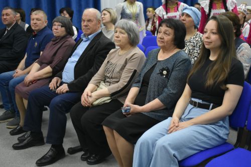 В Федоровской школе состоялся юбилейный фестиваль «Цветок дружбы», посвященный памяти директора Михаила Серякова