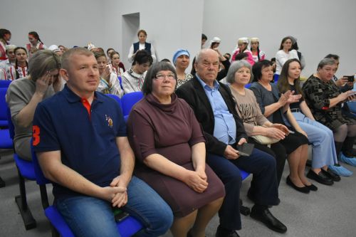 В Федоровской школе состоялся юбилейный фестиваль «Цветок дружбы», посвященный памяти директора Михаила Серякова