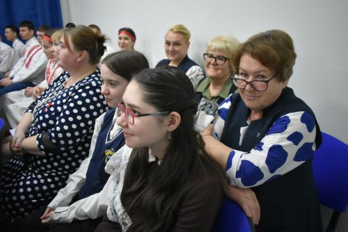 В Федоровской школе состоялся юбилейный фестиваль «Цветок дружбы», посвященный памяти директора Михаила Серякова