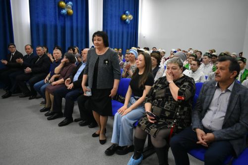В Федоровской школе состоялся юбилейный фестиваль «Цветок дружбы», посвященный памяти директора Михаила Серякова