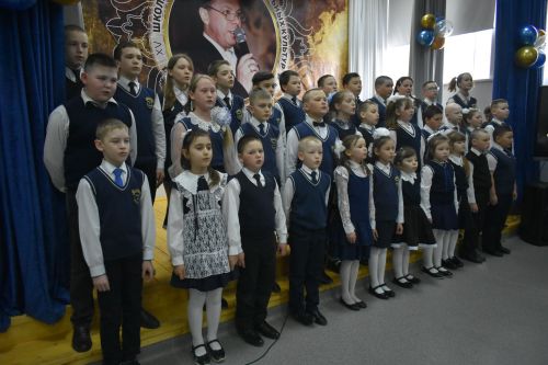 В Федоровской школе состоялся юбилейный фестиваль «Цветок дружбы», посвященный памяти директора Михаила Серякова