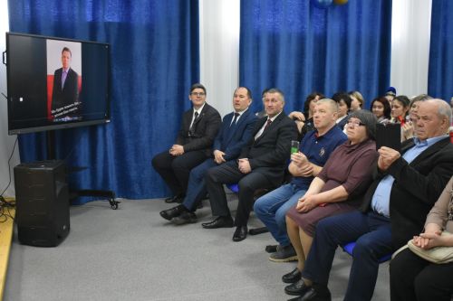 В Федоровской школе состоялся юбилейный фестиваль «Цветок дружбы», посвященный памяти директора Михаила Серякова