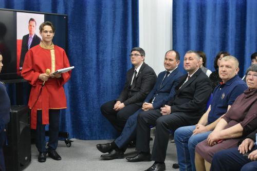В Федоровской школе состоялся юбилейный фестиваль «Цветок дружбы», посвященный памяти директора Михаила Серякова