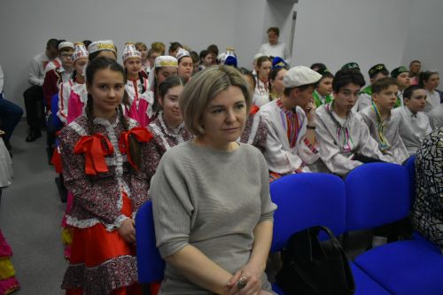 В Федоровской школе состоялся юбилейный фестиваль «Цветок дружбы», посвященный памяти директора Михаила Серякова