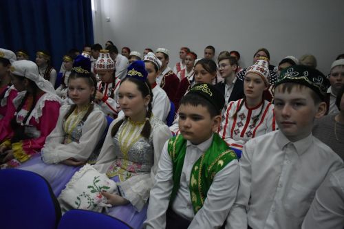 В Федоровской школе состоялся юбилейный фестиваль «Цветок дружбы», посвященный памяти директора Михаила Серякова