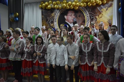 В Федоровской школе состоялся юбилейный фестиваль «Цветок дружбы», посвященный памяти директора Михаила Серякова