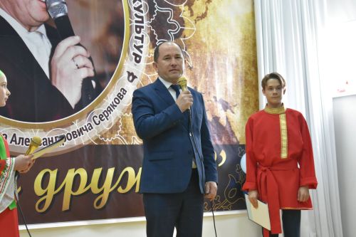 В Федоровской школе состоялся юбилейный фестиваль «Цветок дружбы», посвященный памяти директора Михаила Серякова