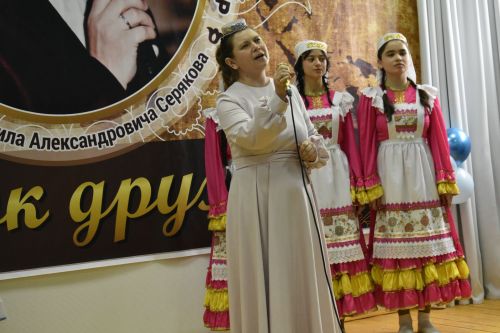 В Федоровской школе состоялся юбилейный фестиваль «Цветок дружбы», посвященный памяти директора Михаила Серякова