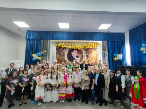 В Федоровской школе состоялся юбилейный фестиваль «Цветок дружбы», посвященный памяти директора Михаила Серякова