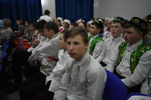 В Федоровской школе состоялся юбилейный фестиваль «Цветок дружбы», посвященный памяти директора Михаила Серякова