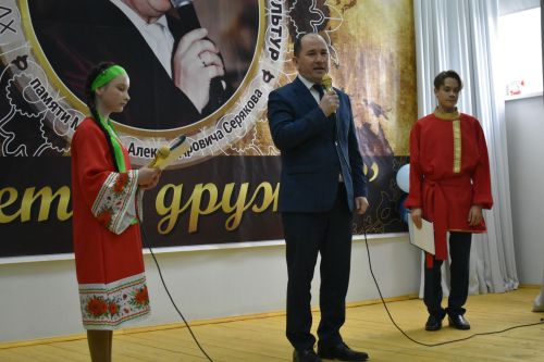 В Федоровской школе состоялся юбилейный фестиваль «Цветок дружбы», посвященный памяти директора Михаила Серякова