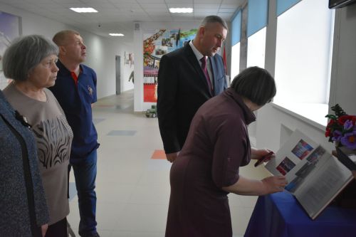 В Федоровской школе состоялся юбилейный фестиваль «Цветок дружбы», посвященный памяти директора Михаила Серякова