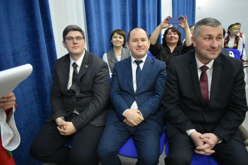 В Федоровской школе состоялся юбилейный фестиваль «Цветок дружбы», посвященный памяти директора Михаила Серякова