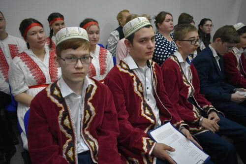 В Федоровской школе состоялся юбилейный фестиваль «Цветок дружбы», посвященный памяти директора Михаила Серякова