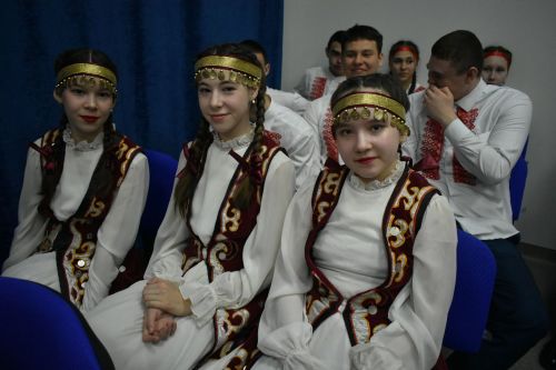В Федоровской школе состоялся юбилейный фестиваль «Цветок дружбы», посвященный памяти директора Михаила Серякова