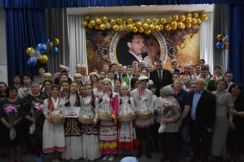 В Федоровской школе состоялся юбилейный фестиваль «Цветок дружбы», посвященный памяти директора Михаила Серякова