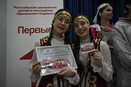 В Федоровской школе состоялся юбилейный фестиваль «Цветок дружбы», посвященный памяти директора Михаила Серякова