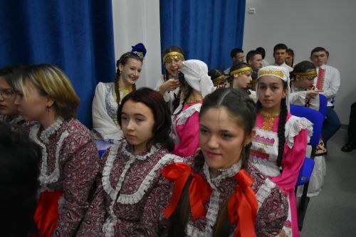 В Федоровской школе состоялся юбилейный фестиваль «Цветок дружбы», посвященный памяти директора Михаила Серякова