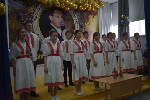 В Федоровской школе состоялся юбилейный фестиваль «Цветок дружбы», посвященный памяти директора Михаила Серякова