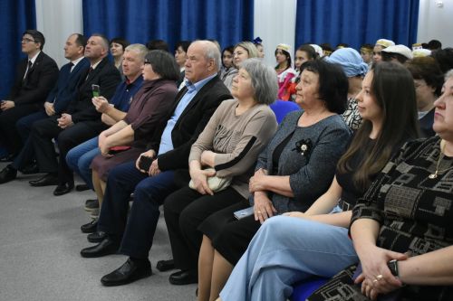 В Федоровской школе состоялся юбилейный фестиваль «Цветок дружбы», посвященный памяти директора Михаила Серякова