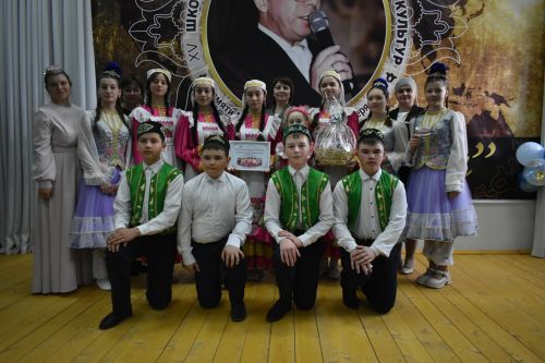 В Федоровской школе состоялся юбилейный фестиваль «Цветок дружбы», посвященный памяти директора Михаила Серякова