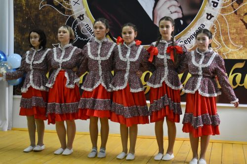 В Федоровской школе состоялся юбилейный фестиваль «Цветок дружбы», посвященный памяти директора Михаила Серякова