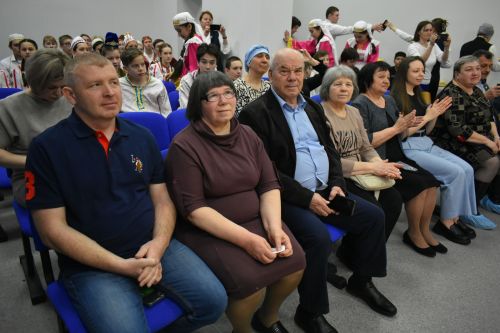 В Федоровской школе состоялся юбилейный фестиваль «Цветок дружбы», посвященный памяти директора Михаила Серякова