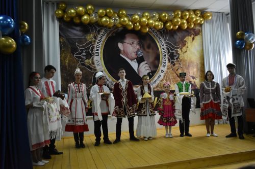 В Федоровской школе состоялся юбилейный фестиваль «Цветок дружбы», посвященный памяти директора Михаила Серякова