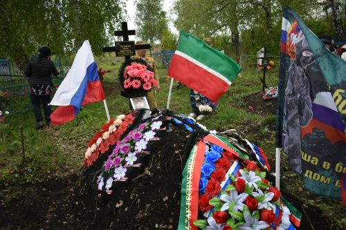 Байморза авылында махсус хәрби операция зонасында һәлак булган авылдашлары белән хушлаштылар