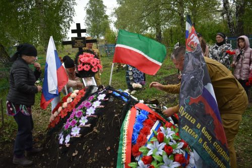 Байморза авылында махсус хәрби операция зонасында һәлак булган авылдашлары белән хушлаштылар