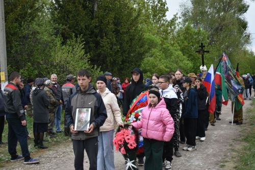 Байморза авылында махсус хәрби операция зонасында һәлак булган авылдашлары белән хушлаштылар