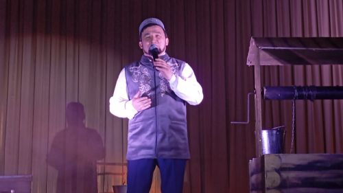 Кошман мәдәният йортында «Аклыкка илтсен юллар» дип исемләнгән театраль тамаша булды