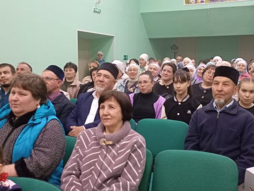 Кошман мәдәният йортында «Аклыкка илтсен юллар» дип исемләнгән театраль тамаша булды