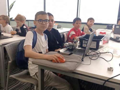 Учащиеся Центра внешкольной работы «Экология, культура, образование» успешно выступили на республиканской олимпиаде по робототехнике