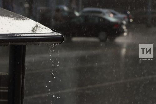 «Вся мебель в воде — это огромные убытки»: в Казани затопило мебельный салон