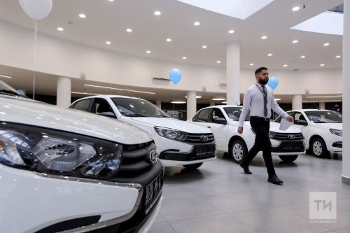 Автоэксперт Баканов объяснил, как избежать перегрева двигателя в жару