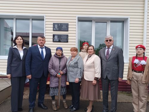 На фасаде Хозесановской школы установили мемориальные доски односельчанам – участникам спецоперации